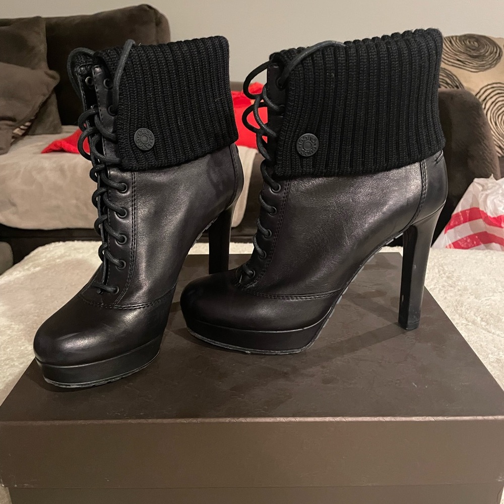 Gucci Black Leather Ankle Platform Boots size 38 1/2 Comfortable Great Condition